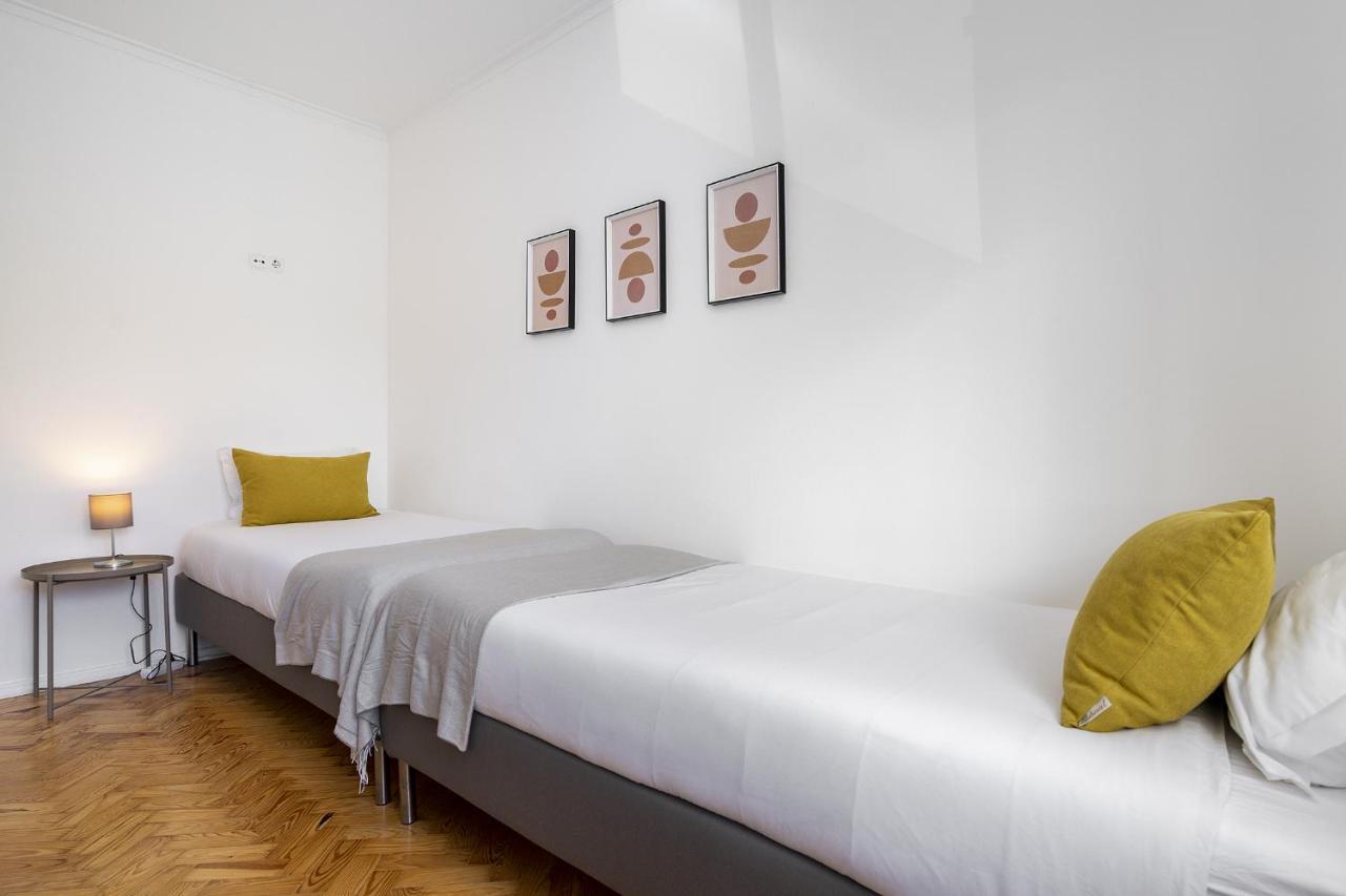 Whome Peaceful Alges Family Home Away From City Noise Lisbona Esterno foto